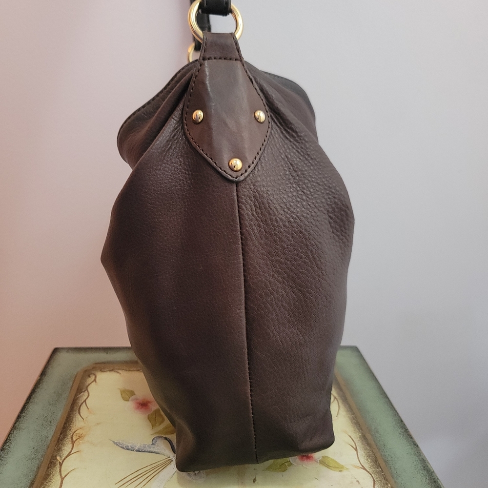 Apostrophe Brown Soft and Supple Pebble Grain Leather Slouchy Hobo Shoulder Bag - Picture 4 of 15